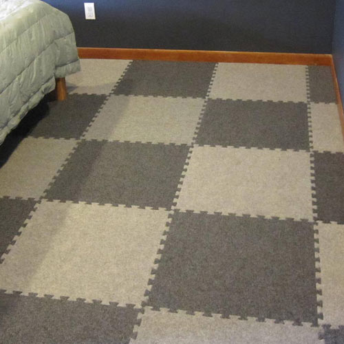 using carpet tiles to make a color pattern