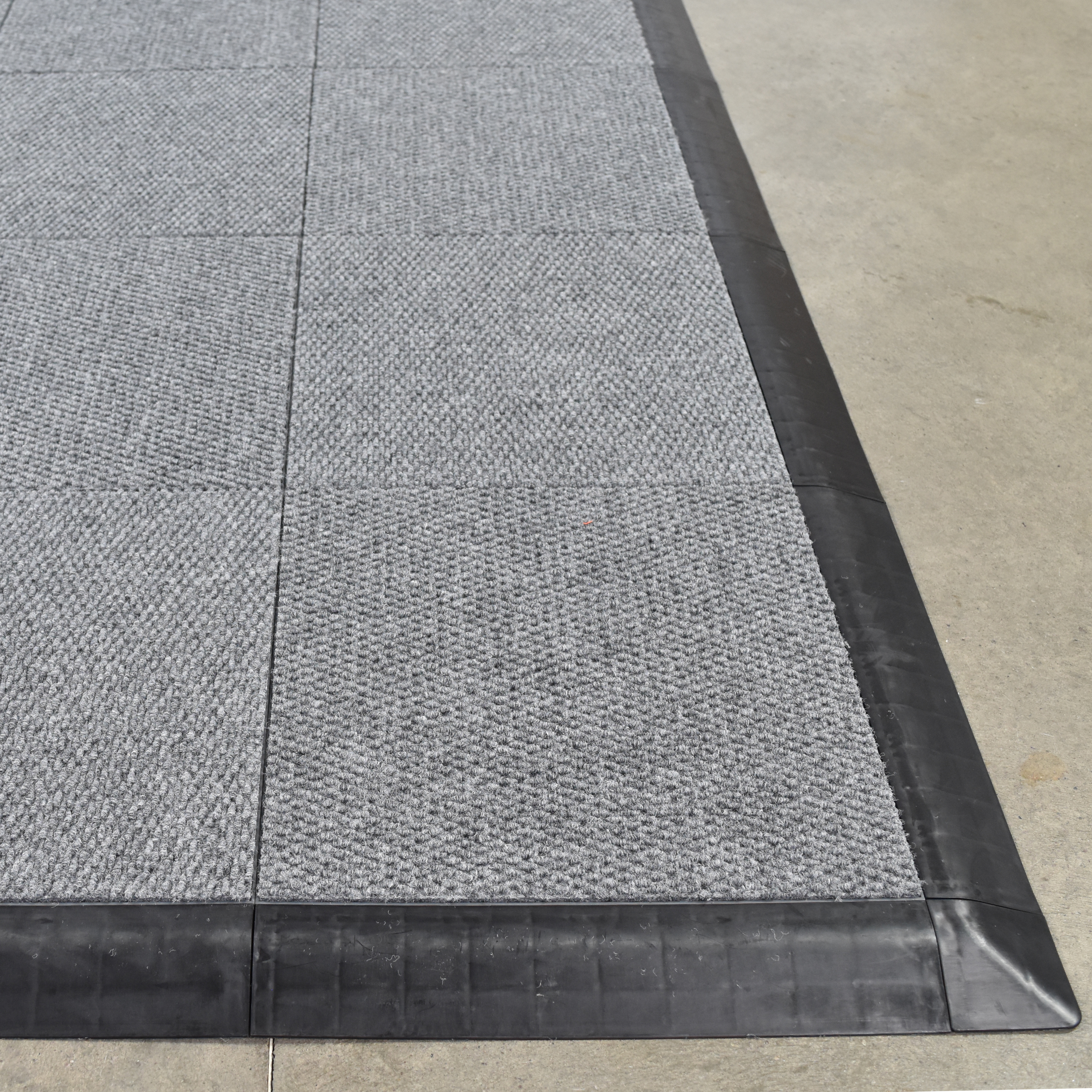 Carpet Square Modular Trade Show Tiles 20x20 Ft. Kit gray corner with borders
