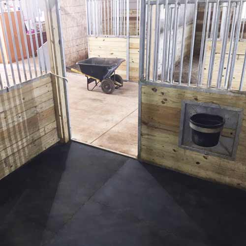 Interlocking horse stall mats - how to keep dry