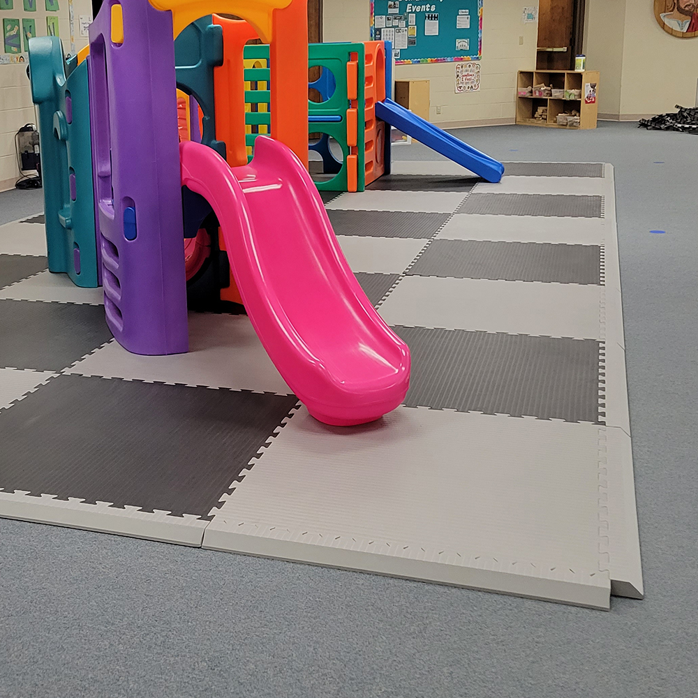 indoor playground mats with ramped border edge