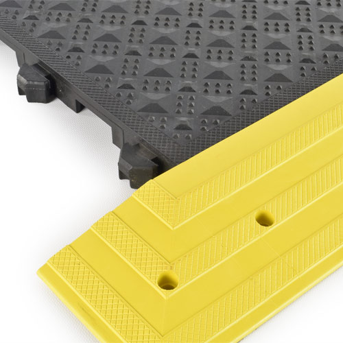 Comfort Matta black tile with yellow corner ramp