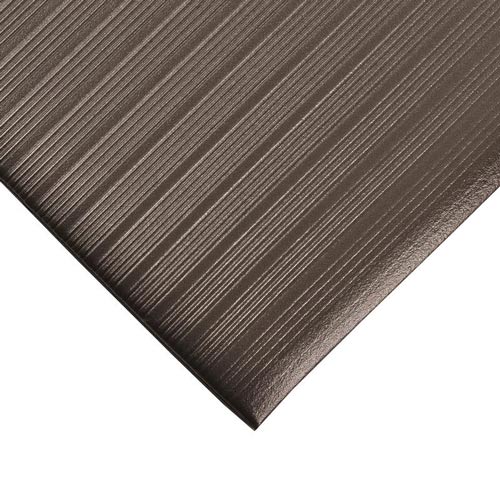 Airug Mat Anti-Fatigue 2x3 ft x 3/8 inch black corner.