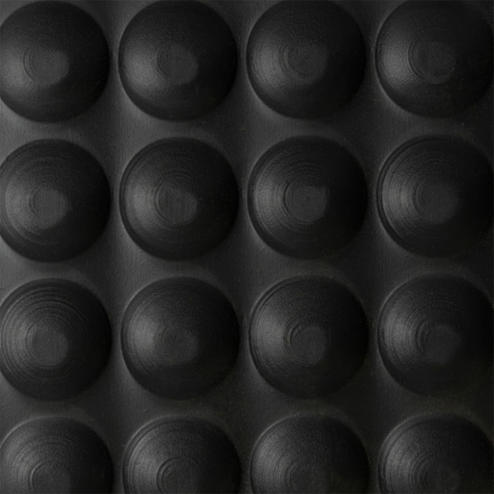 Bubble Trax Grande Anti-Fatigue Mat 3x5 ft black texture closeup