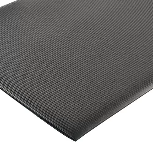 Razorback Anti-Fatigue Mat With Dyna-Shield 2x60 ft corner.
