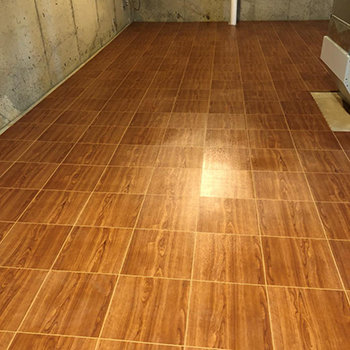 raised plastic floor tiles provide insulation