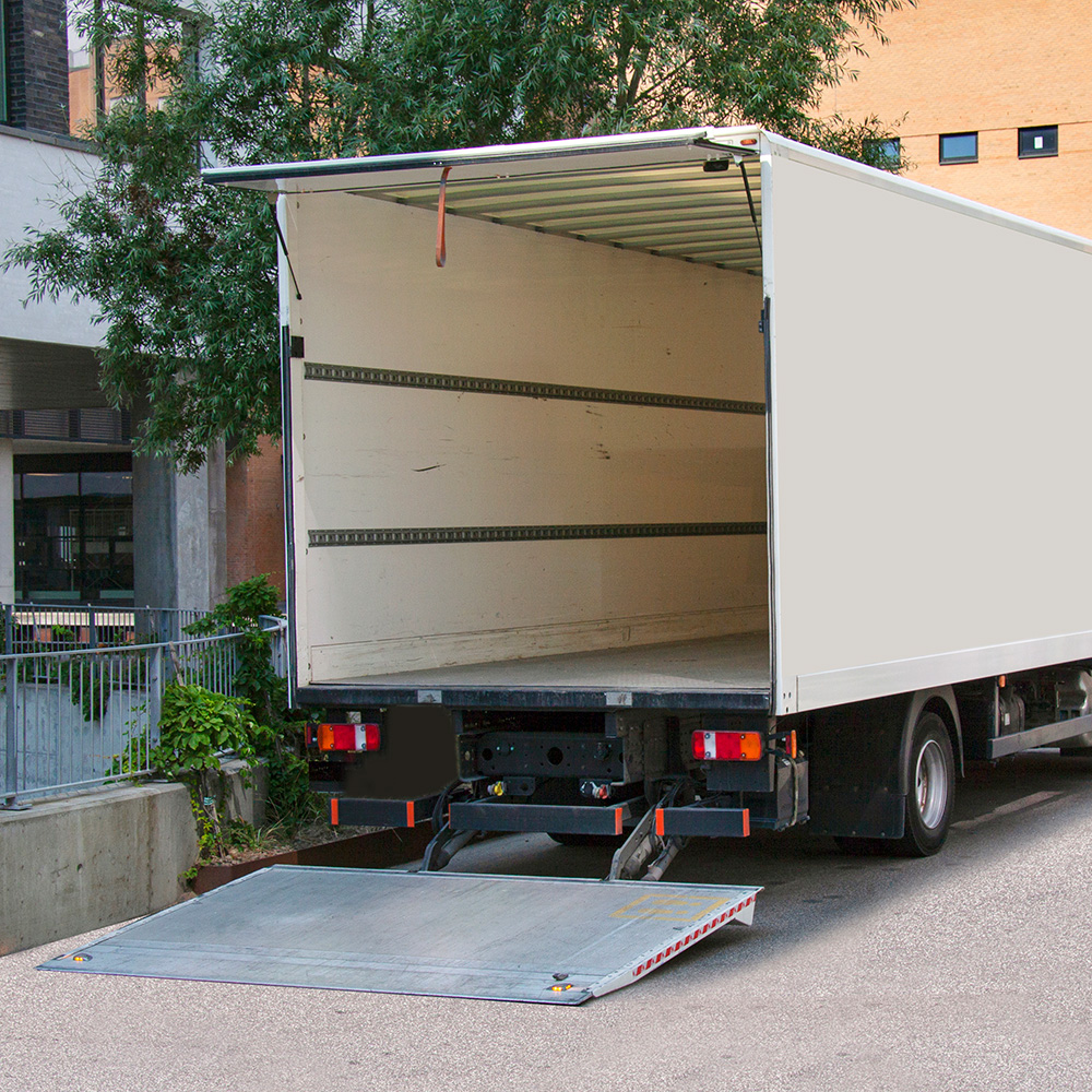 delivery truck with lift gate