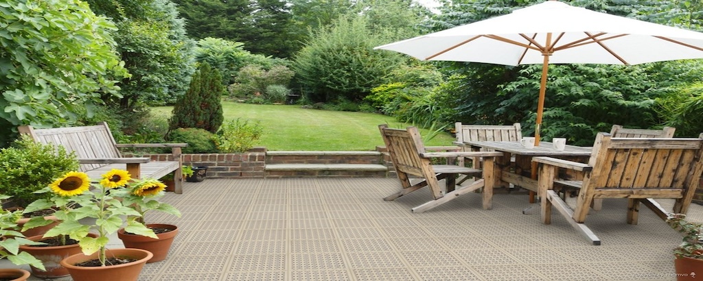 Outdoor Flooring Buyers Guide Banner