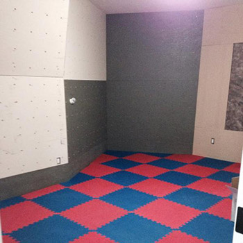 home climbing wall flooring