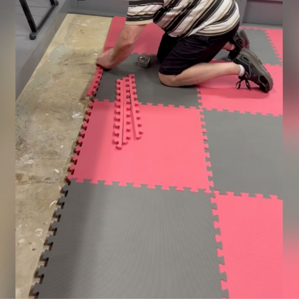 DIY interlocking foam mats with borders
