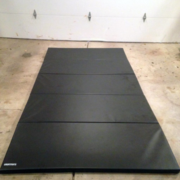 Easy portable folding exercise mats for crunches