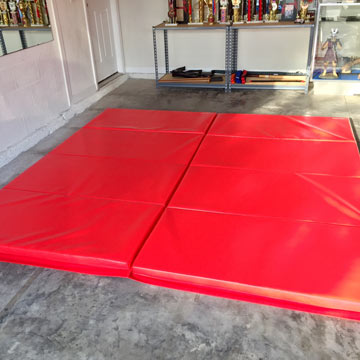 Folding gym mats in garage for calisthenics workout