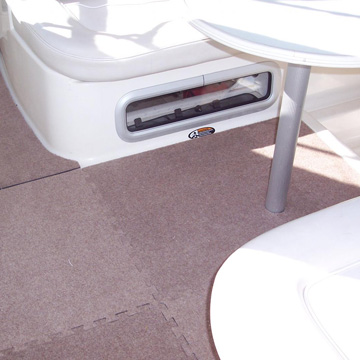 Interlocking carpet tiles