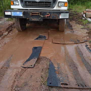 temporary access road mats for digger derrick