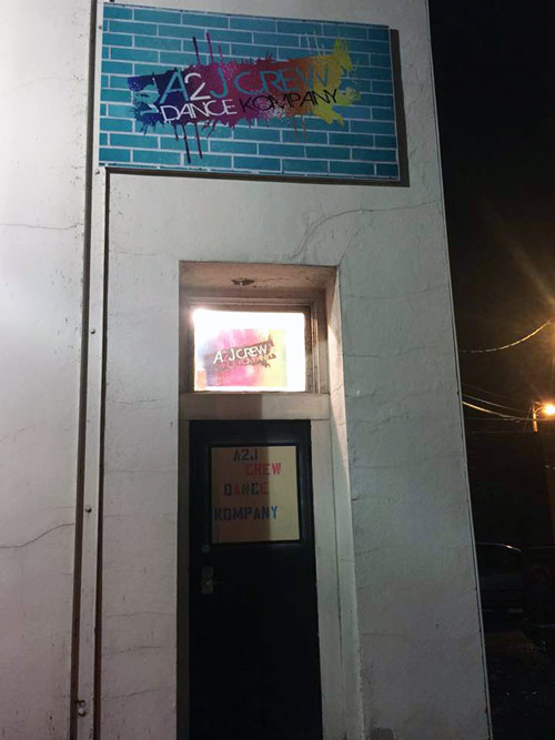 A2J Crew Dance Kompany door