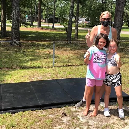 using gymnastics mat outside with kids and mom