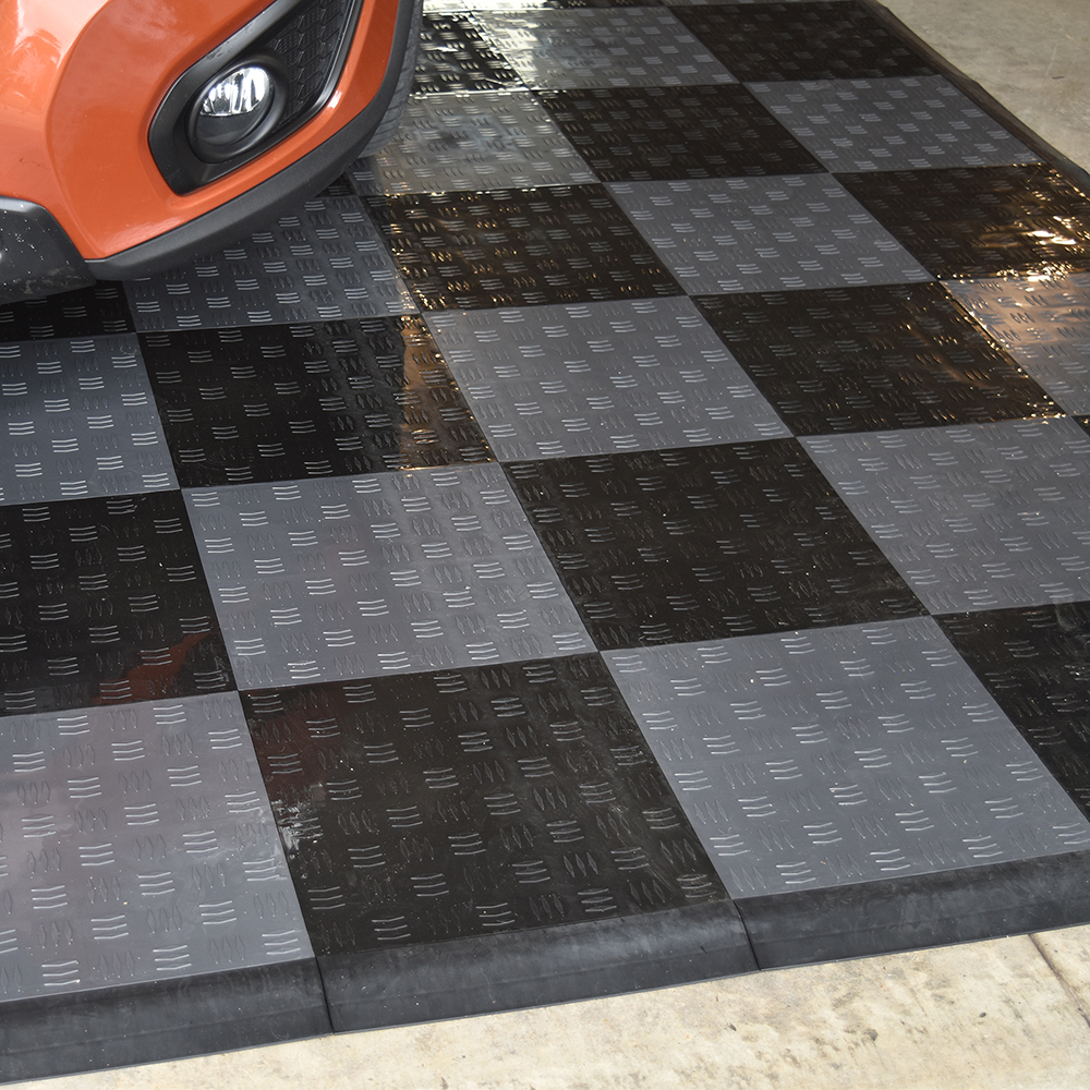 https://www.greatmats.com/images/garage-floor-tile-diamond/click-tile-border-ramp-in-garage-5.jpg