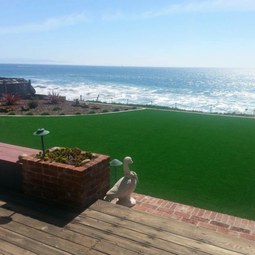 Using Artificial Turf as Rooftop Decking Idea