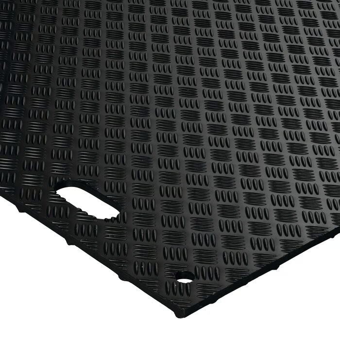 MambaMat Ground Protection Mat Black 1/2 Inch x 3x6 Ft. close up of 4 bar low profile surface