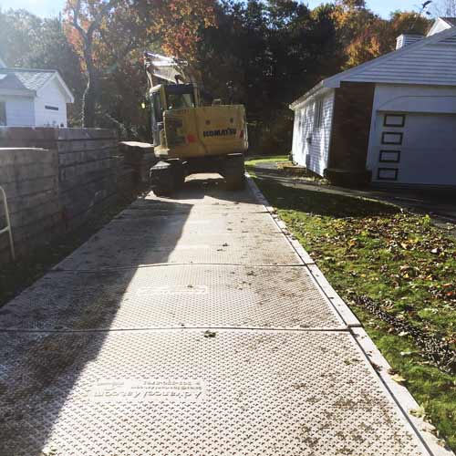 Construction site Mud Mats to Protect Grass and Equipment