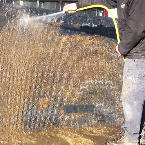 Easy to clean mud mats for outdoor construction and heavy equipment