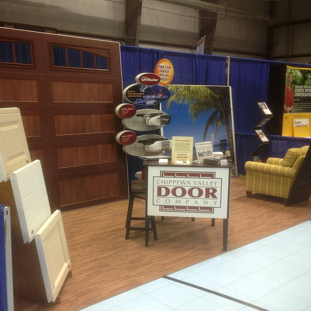 Wood Grain Reversible Interlocking Foam Tiles Trade Show 10x10 Ft. Kit standard install