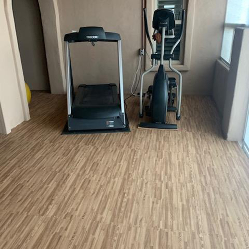 https://www.greatmats.com/images/interlocking-floor-tiles/wood-look-foam-reversible-standard-home-gym.jpg