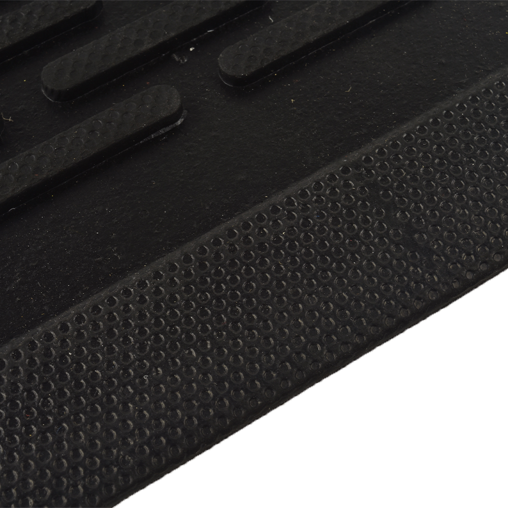 Clean Step Scraper Rubber Entrance Mat 3x5 Ft. edge closeup