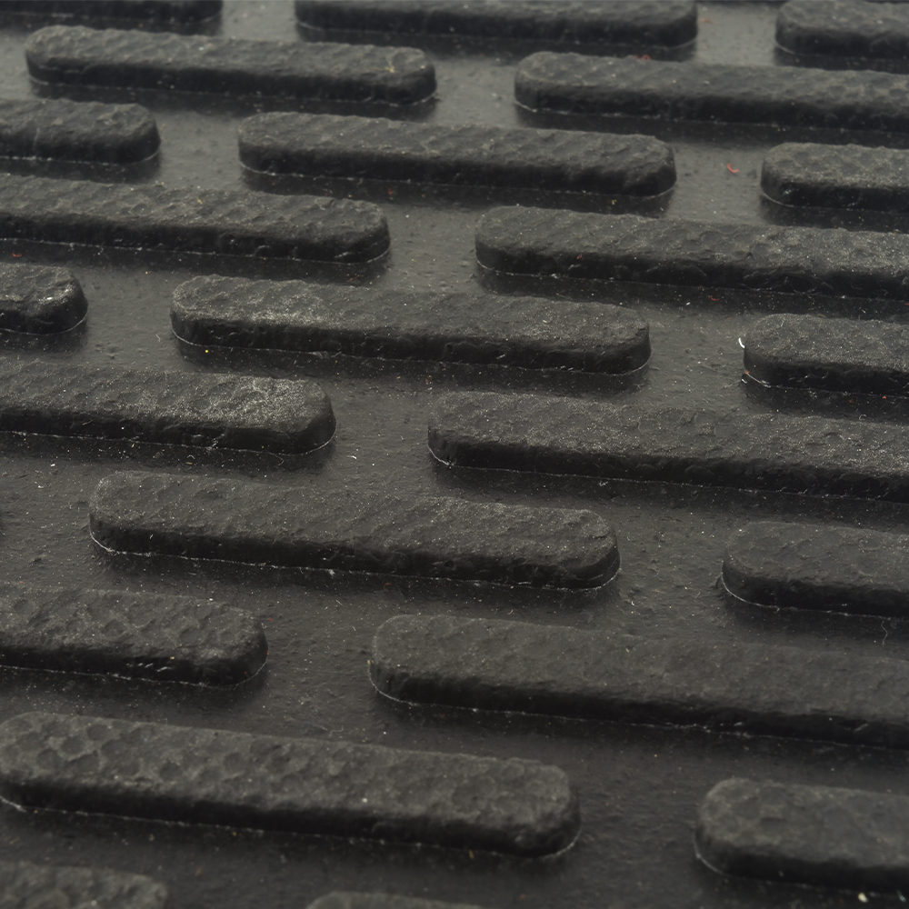 Clean Step Scraper Rubber Entrance Mat 3x5 Ft. texture closeup horizontal 