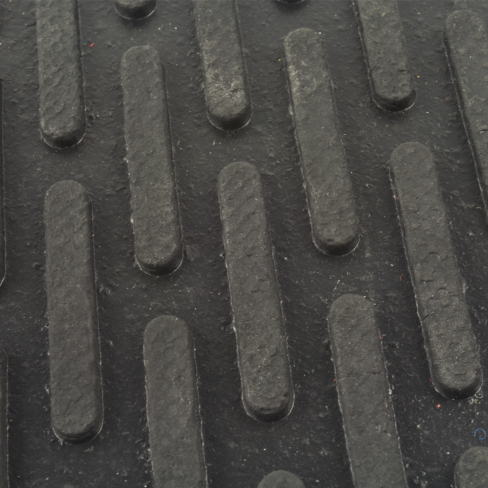 Clean Step Scraper Rubber Entrance Mat 3x5 Ft.  texture closeup vertical