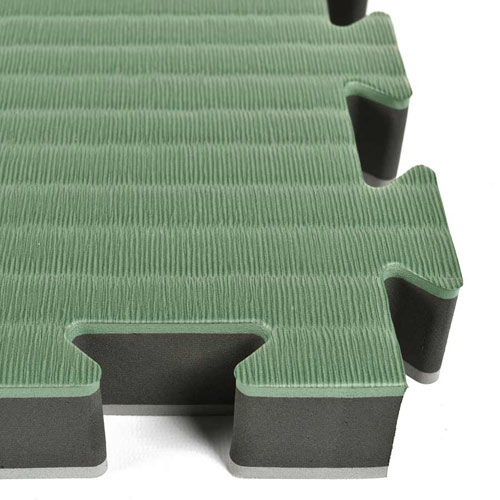 thick foam mats waterproof - are they slippery when wet