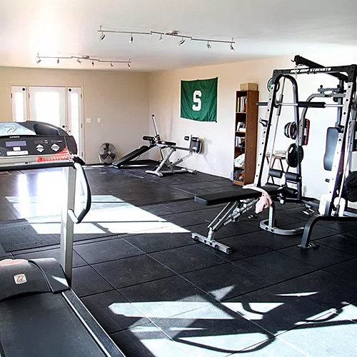 Interlocking Rubber Gym Flooring Over Concrete