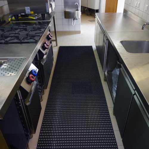 restaurant kitchens using industrial anti fatigue mats