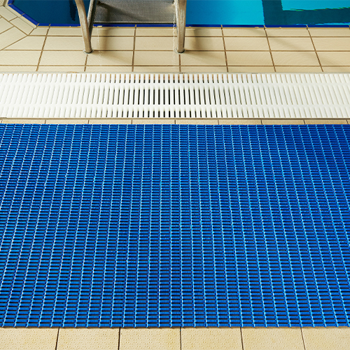 https://www.greatmats.com/images/plastex-matting/floorline-matting-blue-poolside-install-over-tile-indoors.jpg