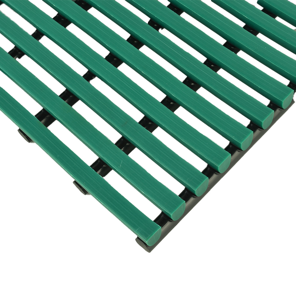 Corner of Green HVD Kennel Matting Roll 13.5 mm x 2x33 Ft.