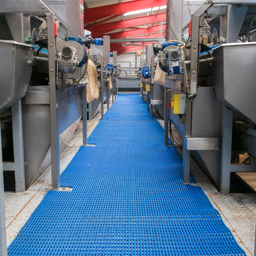 heavy duty industrial floor matting in factory