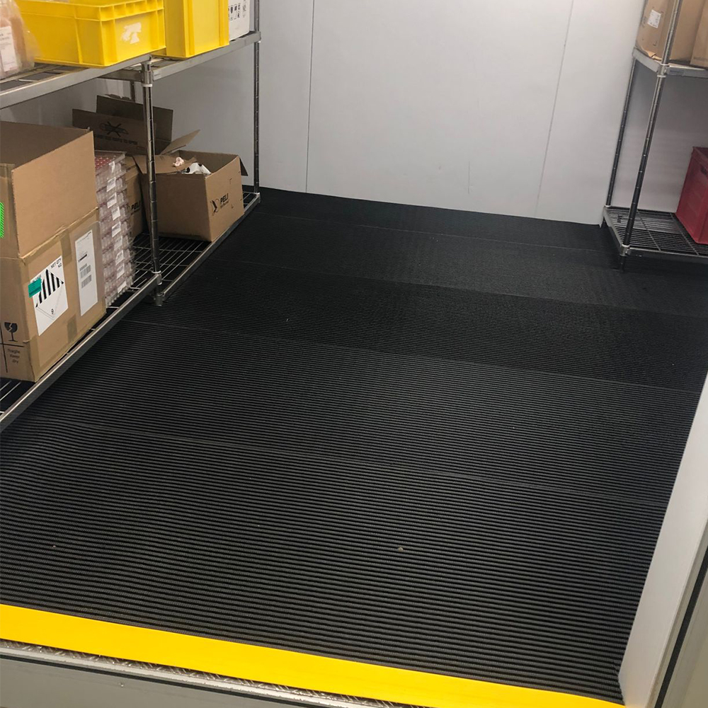 https://www.greatmats.com/images/plastex-matting/vynagrip-matting-cooler-storage-with-ramp.jpg