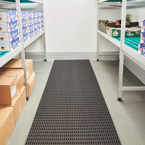 https://www.greatmats.com/images/plastex-matting/vynagrip_storage_room.jpg