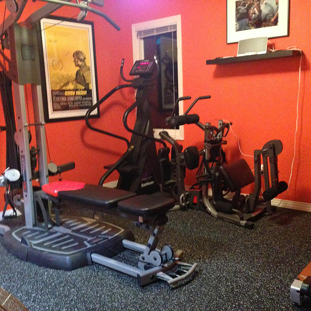 rubber gym flooring supports heavy gym equipment