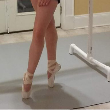 dance flooring for practicing pointe in a bedroom