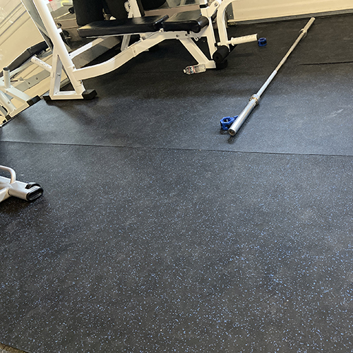 https://www.greatmats.com/images/rubber-gym-flooring/rubber-flooring-rolls-4x10-color-bar-blue.jpg