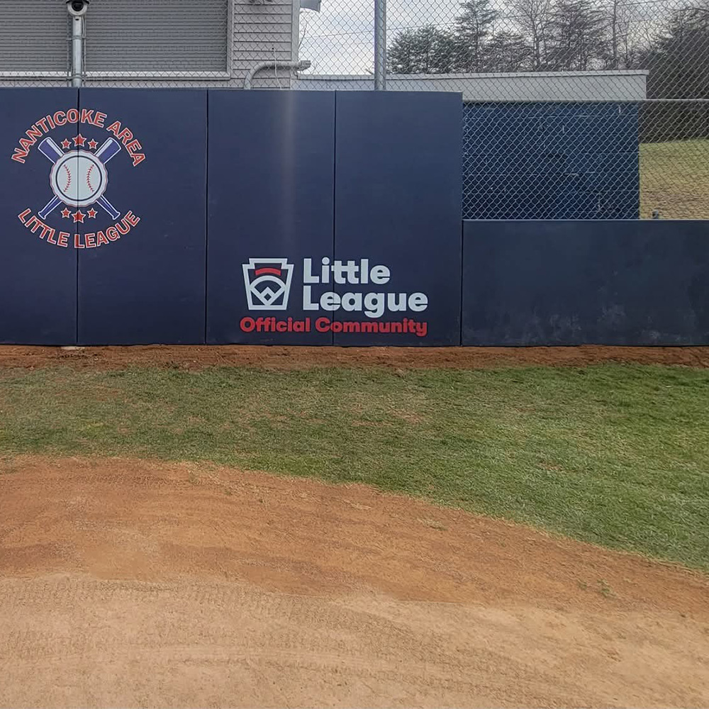 Safety Outdoor Stadium Chain Link Fence Pad 2 Inch install with graphics