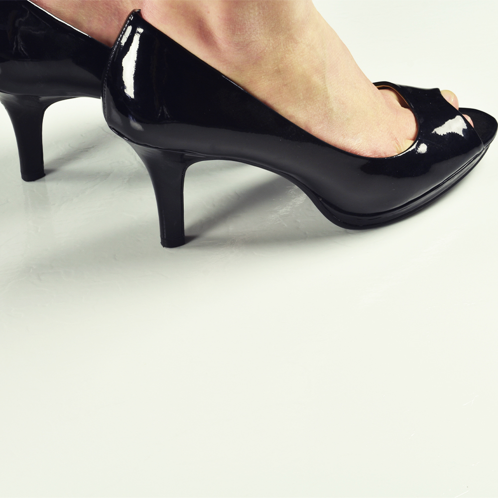 SnapLock Dance Floor Plus Standard Tiles 1/2 Inch x 3x3 Ft. in Slate White with heels