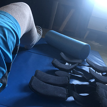 physical therapy compression brace mat