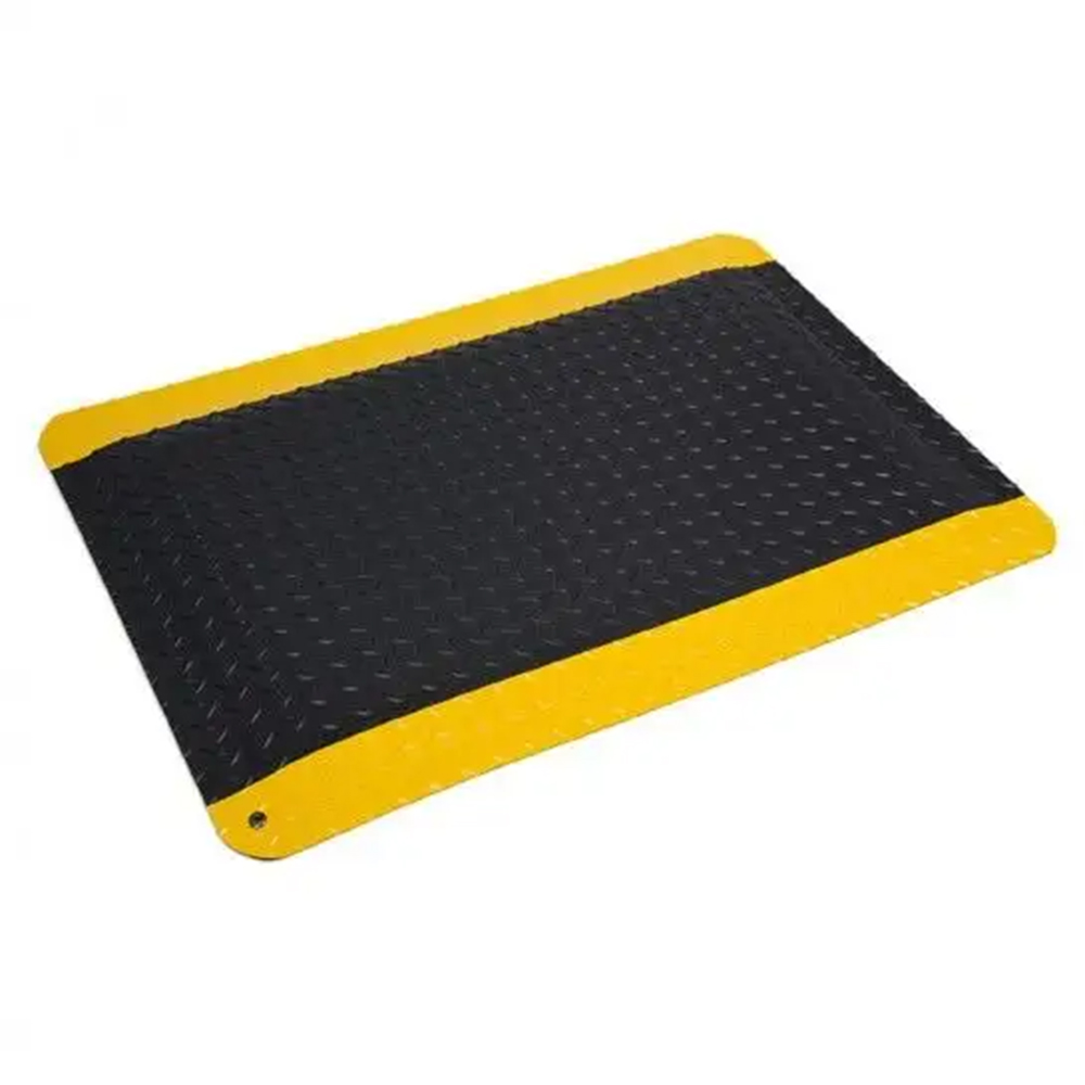 Wearwell Diamond-Plate SpongeCote 2x75 Ft. Black w/Yellow Borders full mat