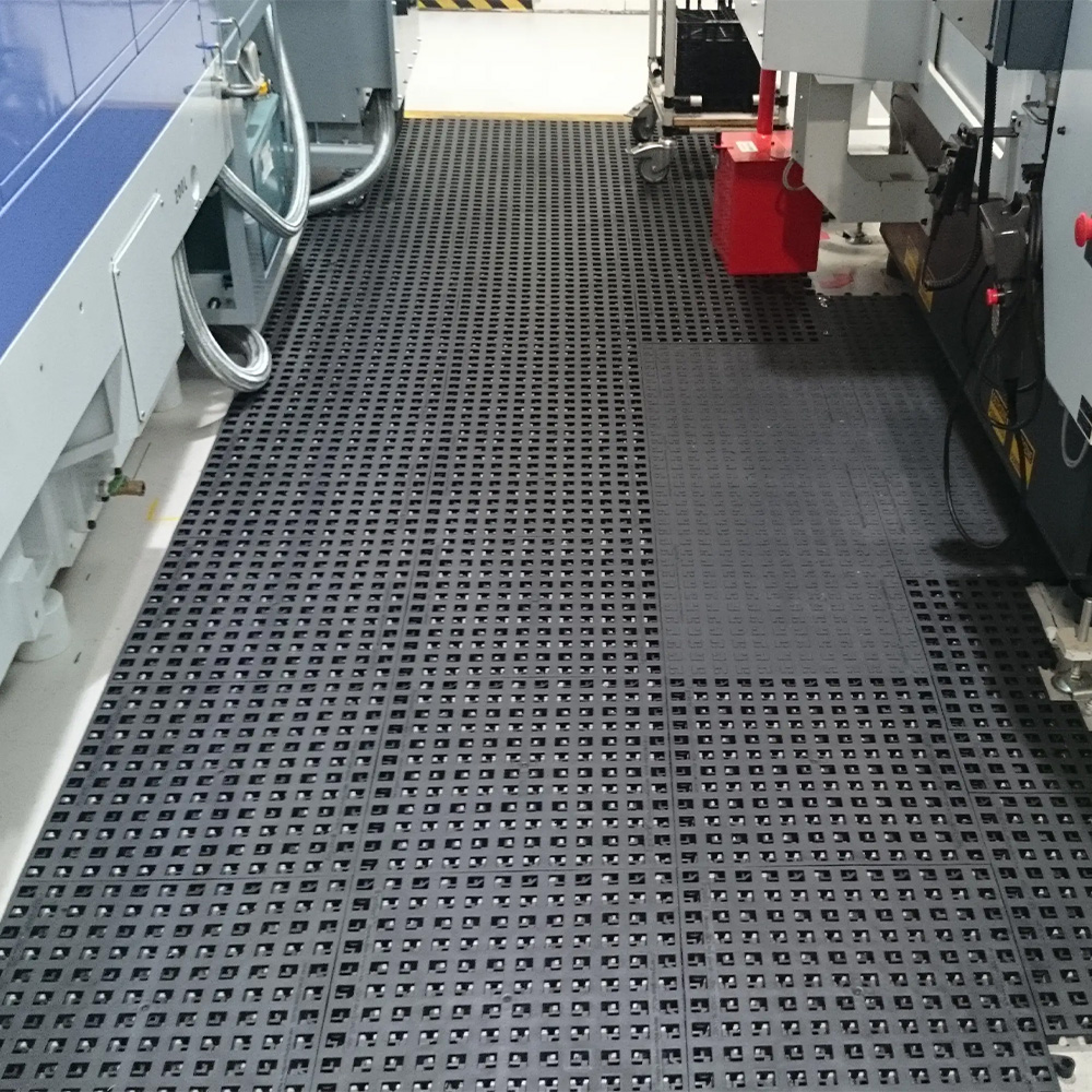 ErgoDeck No-Slip Cleats Open 18x18 Inch Tile workstation 2