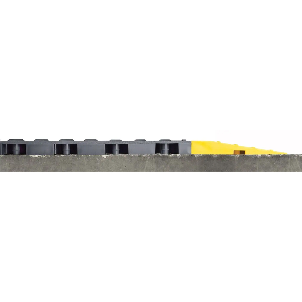 Wearwell ErgoDeck Diamond Plate General Purpose Tile 7/8 Inch x 18x18 Inches Case of 10 side view with yellow ramp