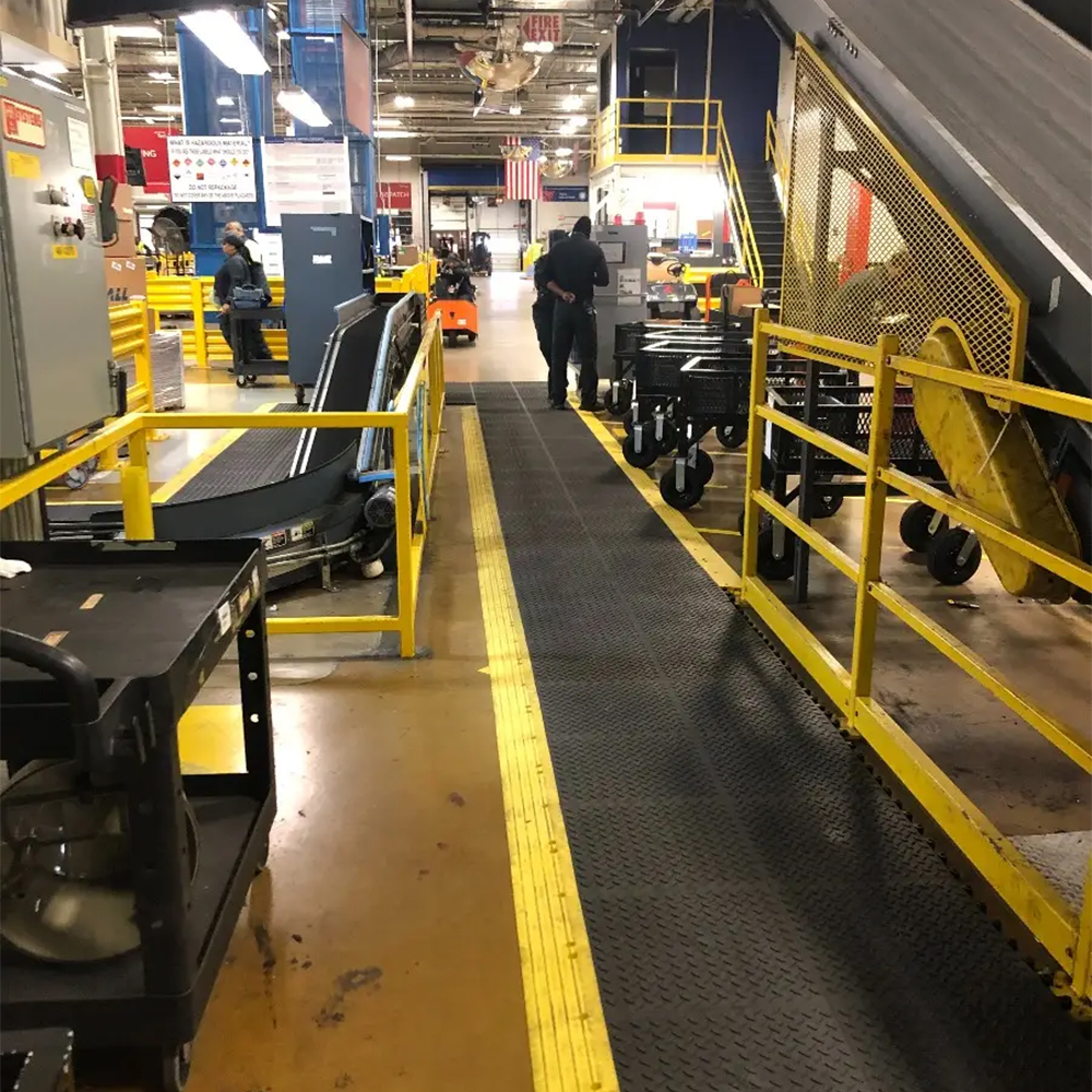 Wearwell ErgoDeck MAX Diamond Tile 7/8 Inch x 18x18 Inches Case of 10 carts and walkway