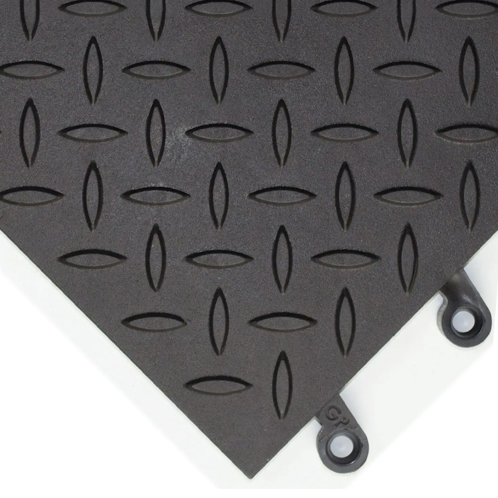 Wearwell ErgoDeck MAX Diamond Tile 7/8 Inch x 18x18 Inches Case of 10 Black corner of tile