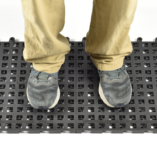 https://www.greatmats.com/images/wearwell/ergodeck/ergodeck-heavy-duty-open-feet.jpg