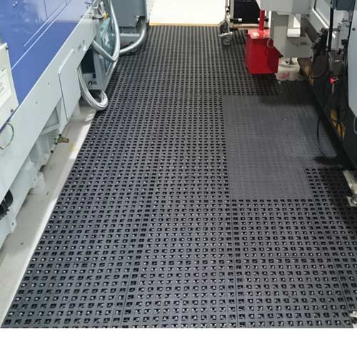 black ergonomic floor tile